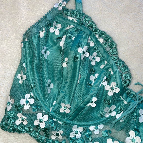 For Love And Lemons Jade Daisy Embroidered Floral Balconette Bra - Picture 4 of 4